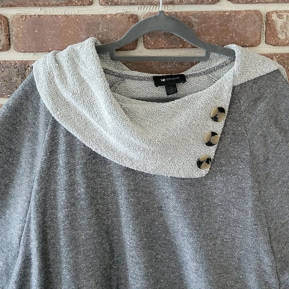 AB Studio Lightweight Pacho Size Small - Picture 3 of 10